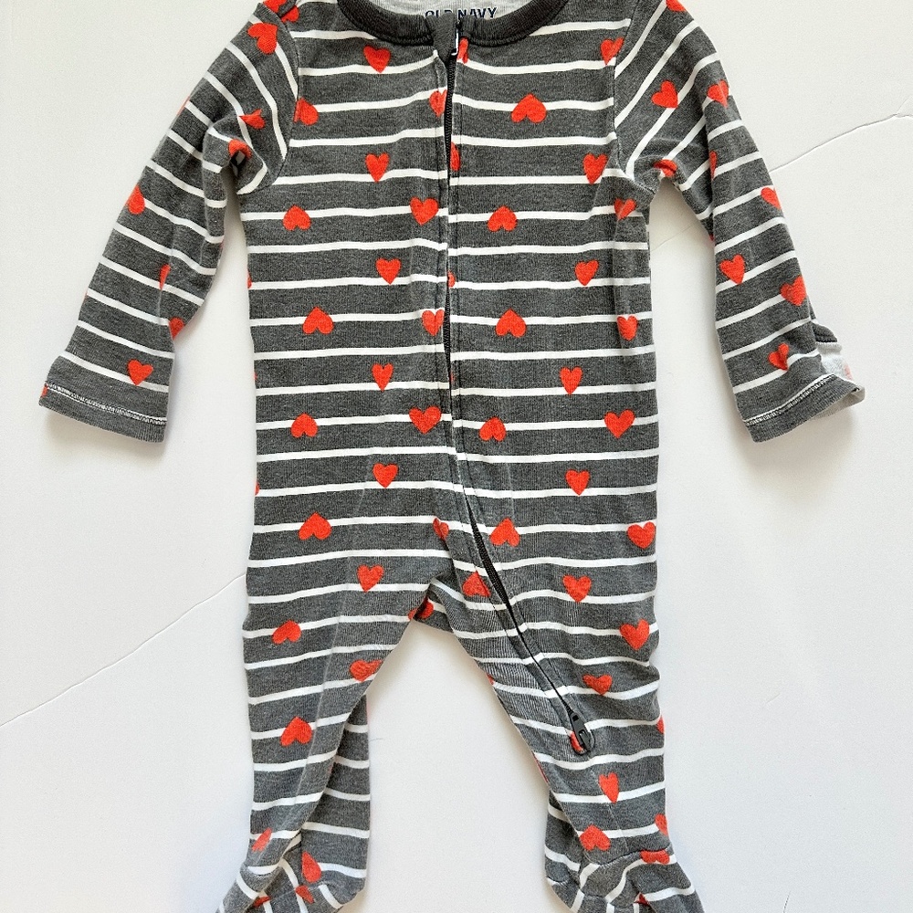 Old Navy Baby Girl Pajamas Gray Stripe Hearts Size 3-6M